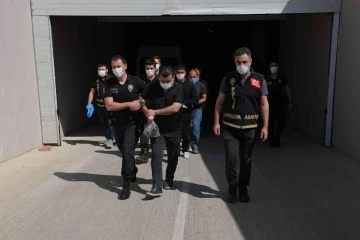 Antalya’da eşzamanlı operasyonda 51 aranan şahıs yakalandı
