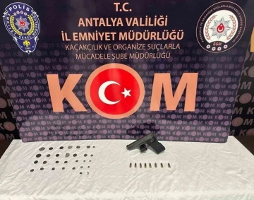 Antalya’da kaçakçılık yapan 10 şüpheli yakalandı
