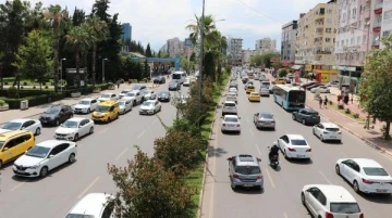 Antalya'da katlanarak büyüyen trafik sorunu
