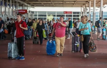 Antalya Havalimanı'nda tüm zamanların yolcu trafiği rekoru