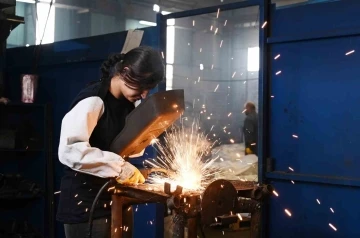 Antalya OSB’den kadınlara özel çelik kaynakçılığı kursu

