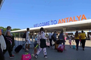 Antalya’ya dakikada 2 Alman turist geliyor: Günlük ortalamaları 2 bin 450 oldu
