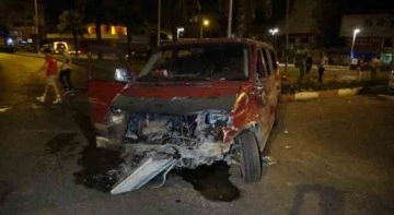 Antalya’da feci kaza: 3 kişi yaralandı