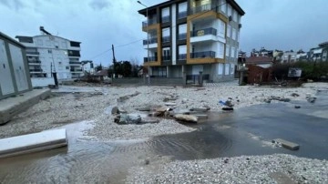 Antalya'da sel: 1 kişi hayatını kaybetti, okullar tatil edildi