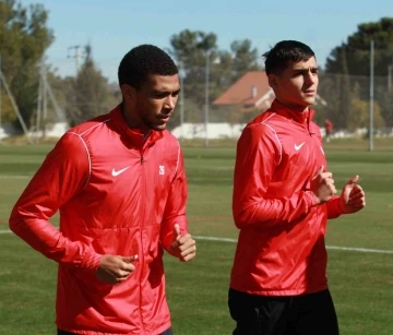Antalyaspor’da yeni transferler ilk antrenmanına çıktı
