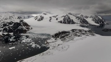 Antarktika Buzullarının Erimesi Hızlanıyor