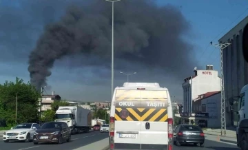 Arnavutköy’de büyük fabrika yangını
