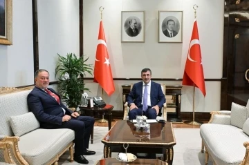Artuklu Belediye Başkanı Tatlıdede, Cumhurbaşkanı Yardımcısı Cevdet Yılmaz ile görüştü
