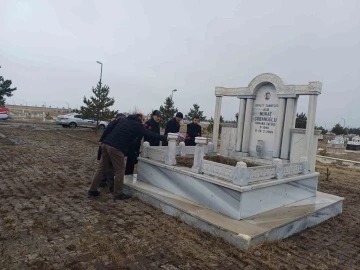Aşık Murat Çobanoğlu Kars’taki mezarı başında anıldı

