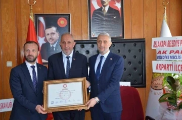 Aslanapa Belediye Başkanı Necati Kulik, görevi Gökhan Gürel’den devraldı
