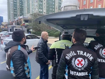 Ataşehir’de ceza yiyen servis şoföründen gazetecilere hakaret: &quot;Soytarı gibi almışlar ellerine kamerayı&quot;
