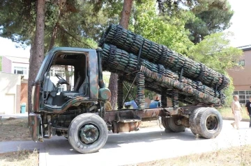 Atık malzeme ve hurda kamyondan ‘mobil askeri füze rampası’ yaptılar
