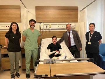 “Ayağın kesilmeli” denilen hasta Türkiye’de ilk olan tedavi ile artık yürüyebilecek

