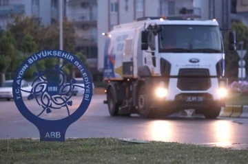 Aydın Büyükşehir, 24 saat temizlik mesaisinde

