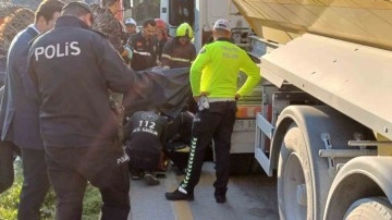 Aydın’da Motosiklet Kazası: Motosiklet Sürücüsü Kamyonun Altında Kalarak Hayatını Kaybetti