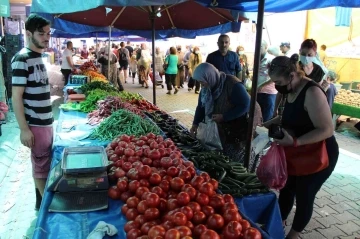 Aydın’da pazarda fiyatlar yarıya düştü
