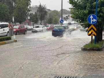 Aydın’da sağanak yağış etkili oldu
