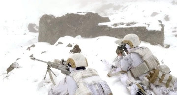 Azerbaycan Özel Kuvvetleri’nden zorlu kış şartlarında tatbikat
