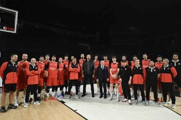 Bakan Bak’tan, A Milli Erkek Basketbol Takımı’na ziyaret
