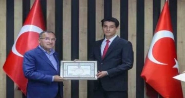 Bakan Bozdağ ve AK Parti Şanlıurfa milletvekilleri mazbatalarını aldı