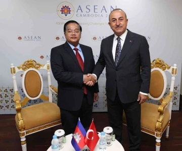 Bakan Çavuşoğlu, Kamboçya Müslümanlardan Sorumlu Kıdemli Bakanı Hassan ile görüştü
