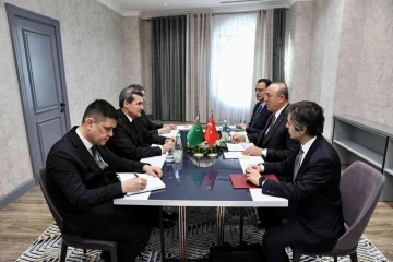 Bakan Çavuşoğlu, Türkmenistanlı mevkidaşı Meredov’la görüştü

