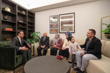 Bakan Kacır, Türk Astronot Alper Gezeravcı’nın ailesiyle bir araya geldi
