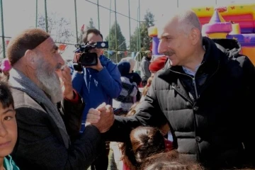 Bakan Karaismailoğlu Kahramanmaraş'ta depremzedeleri ziyaret etti