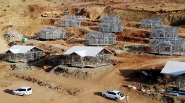 Bakan Özhaseki: “Deprem bölgesinde köy evleri hafif çelikten yapılacak”
