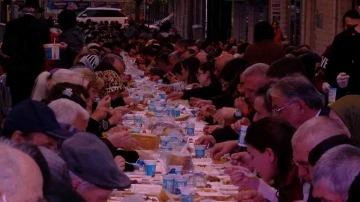 Bakan Yardımcısı Gürcan vatandaşlarla iftar açtı
