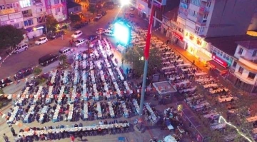 Balıkesir’de  4 bin kişilik sokak iftarı drone ile görüntülendi
