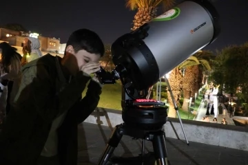 Balıklıgöl’de teleskoplarla çocuklara gökyüzü izletildi

