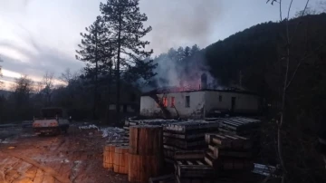 Bartın’da yangın paniği: Köylüler işçileri kurtarmak için kapıları balyozla kırdı
