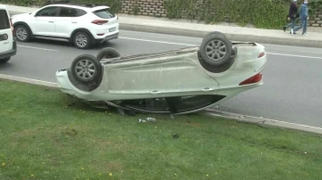 Başakşehir’de virajı alamayan otomobil takla attı: 2 kişi yaralandı
