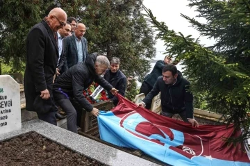 Başkan Ahmet Ağaoğlu, vefat eden taraftarların mezarlarını ziyaret etti
