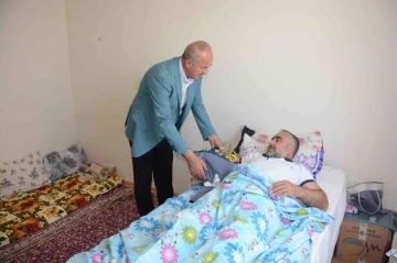 Başkan Akman’dan hasta ve yaşlılara bayram ziyareti
