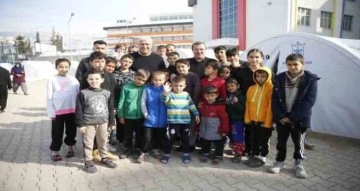 Başkan Atay, Kahramanmaraş’ta depremzedelerin acısını paylaştı