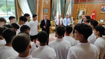Başkan Balaban, Yunusemre’nin U16’larına başarılar diledi
