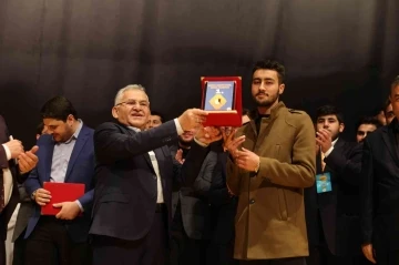 Başkan Büyükkılıç, Kuran-I Kerim’i Güzel Okuma Yarışması’nda gençlerle buluştu
