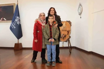 Başkan Çerçioğlu ilkokul öğrencisi Öz’ü ağırladı
