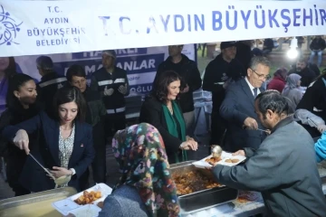 Başkan Çerçioğlu Nazilli’de iftarda vatandaşlarla buluştu
