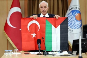 Başkan Gültak’tan Filistin’e bayraklı destek
