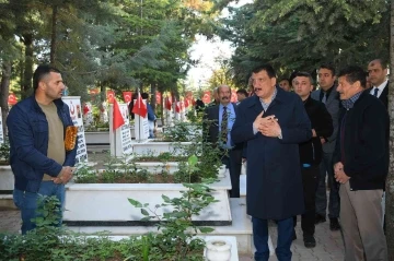 Başkan Gürkan’dan şehitlik ziyareti
