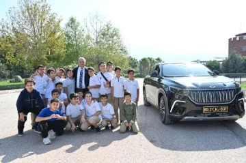 Başkan Kadir Kara, öğrencileri yerli ve milli otomobil TOGG ile gezdirdi