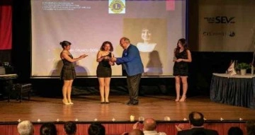 Başkan Seçer’e ’yılın sanat öncüsü’ ödülü