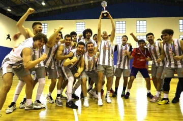 Basketbolda şampiyon İzmir Ekonomi
