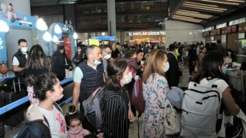 Bayram tatili yoğunluğu başladı! İstanbul Havalimanı hıncahınç doldu