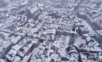 Belçika’da yoğun kar yağışı: Seferler askıya alındı
