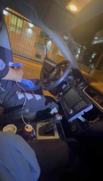 Beşiktaş’ta araçta akıl almaz uyuşturucu düzeneği kamerada: Polis yaylı zulayı kulaklıkla çözdü
