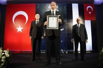 Beşiktaş’ta Başkan Hasan Arat ve yönetim kurulu, mazbatalarını aldı
